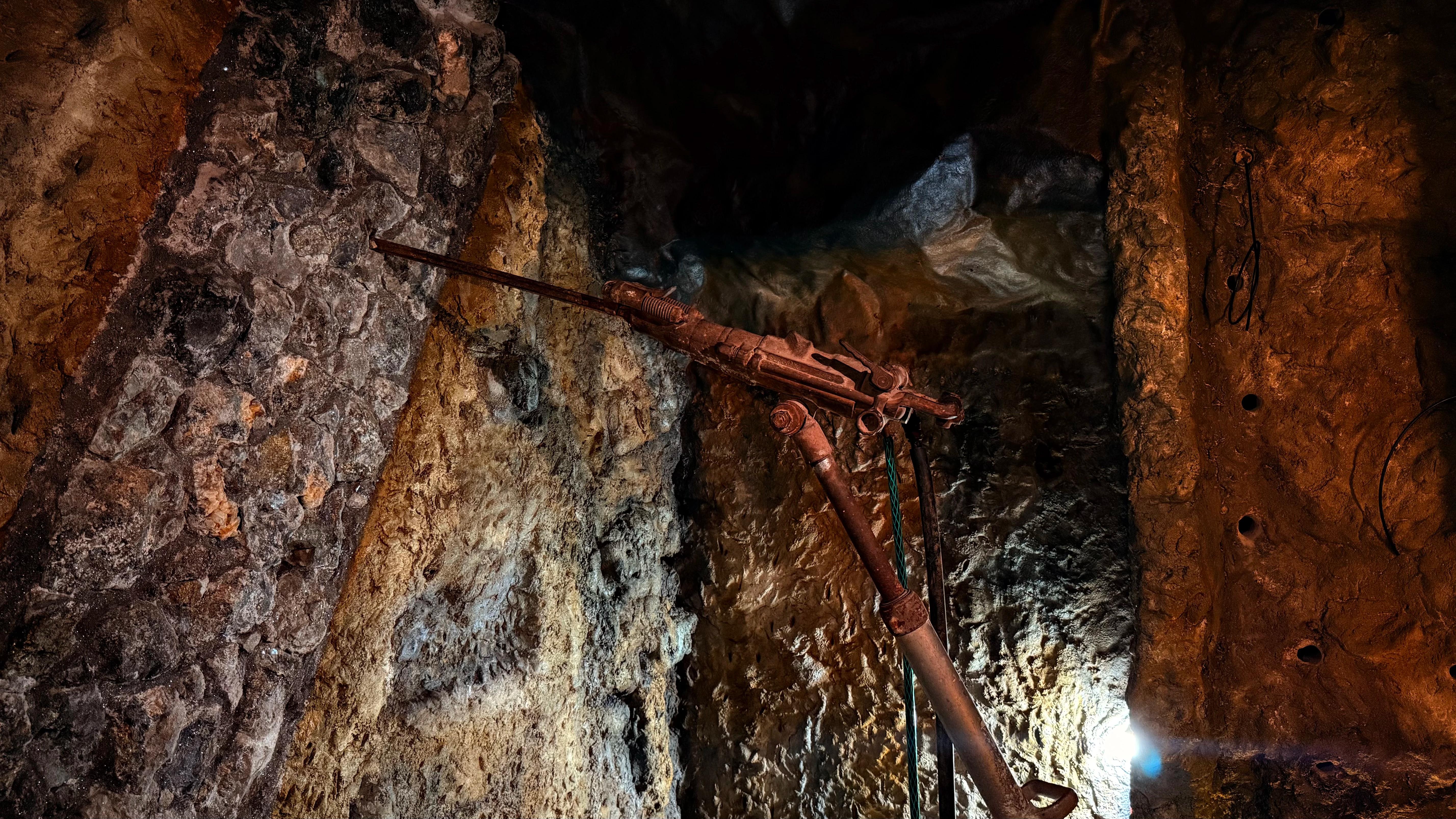 Evolución de las instalaciones del museo y la fachada principal de artesanías Hercursa